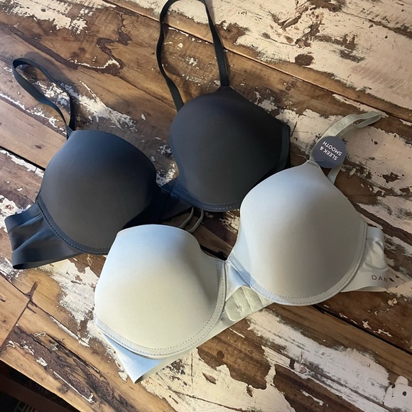 Danskin Gray and Green Bras with Adjustable Straps set of 2 - Picture 1 of 6
